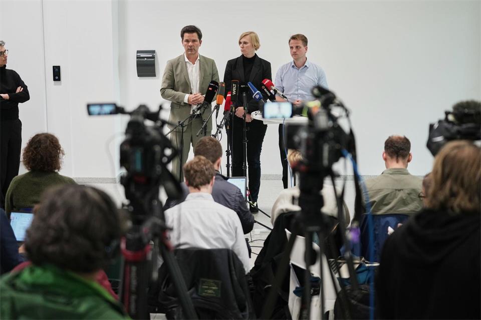 Vertreter von SPD, Linken und Grünen in Berlin beraten über die Chancen einer Regierungsbildung. Sven Kaeuler/dpa