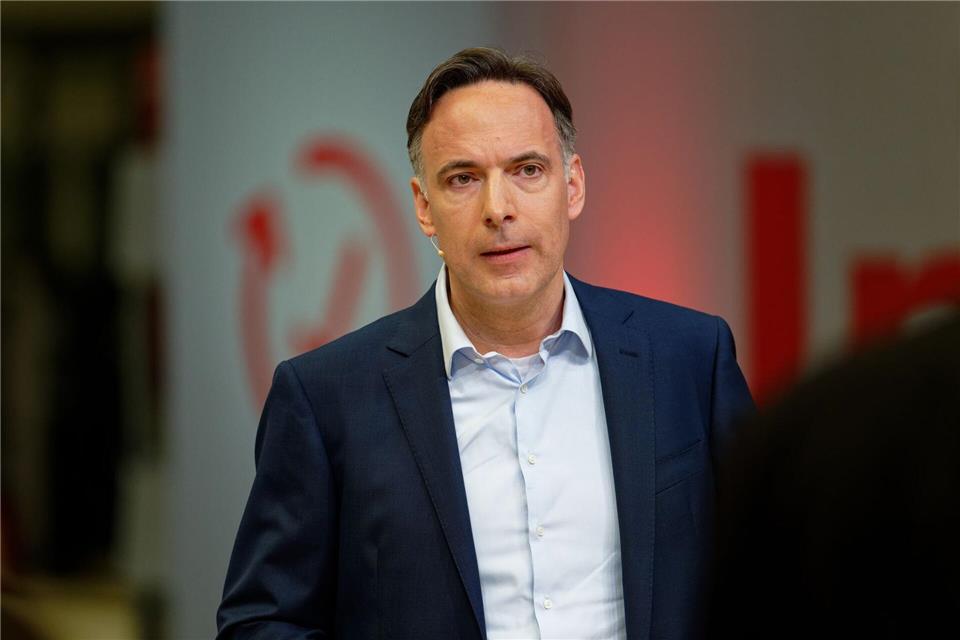 Vertriebsvorstand Marc Spieker wünscht sich eine Verpflichtung aller Netzbetreiber zu einer Smart-Meter-Umrüstung in Deutschland. (Archivbild)Henning Kaiser/dpa