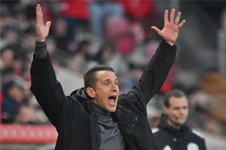 Verzweifelt in Mainz: Wolfsburgs Trainer Daniel Bauer.Torsten Silz/dpa