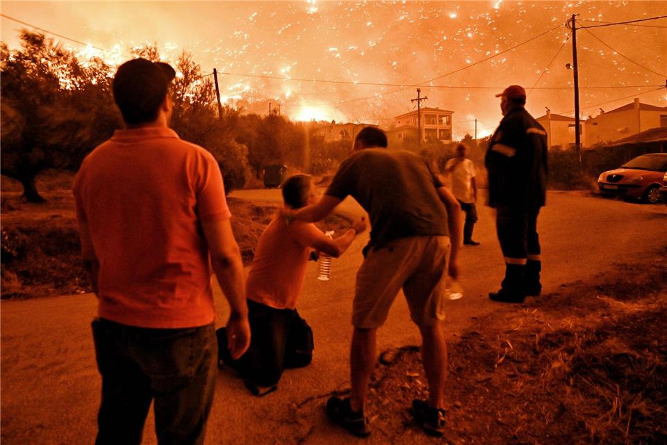 Zwei Tote bei Waldbrand in Griechenland Verzweiflung bei Anwohnern wegen des verheerenden Feuers.Uncredited/AP