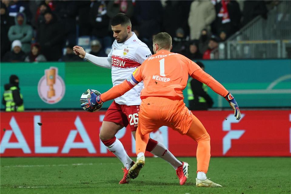 VfB-Angreifer Deniz Undav glänzte beim 3:0 Erfolg in Kiel.Christian Charisius/dpa