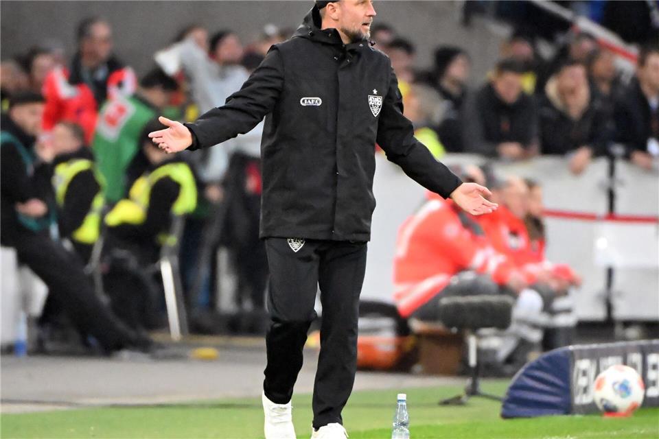 VfB-Coach Sebastian Hoeneß hat in seiner Trainerlaufbahn noch nie gegen Leverkusen gewonnen.Uli Deck/dpa