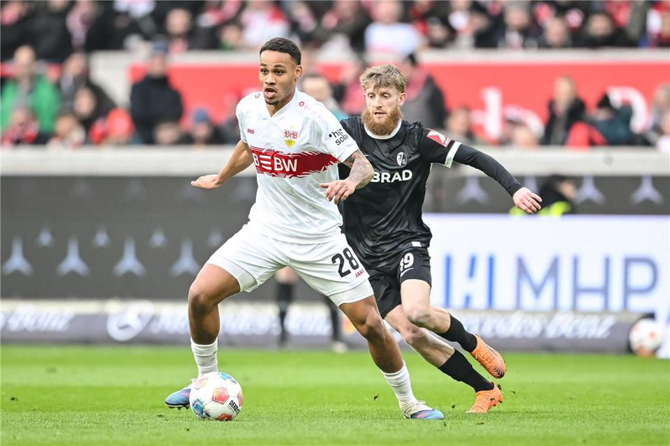 VfB-Profi Nikolas Nartey (l) steht wieder im Europa-League-Kader des VfB Stuttgart. (Archivbild)Harry Langer/dpa