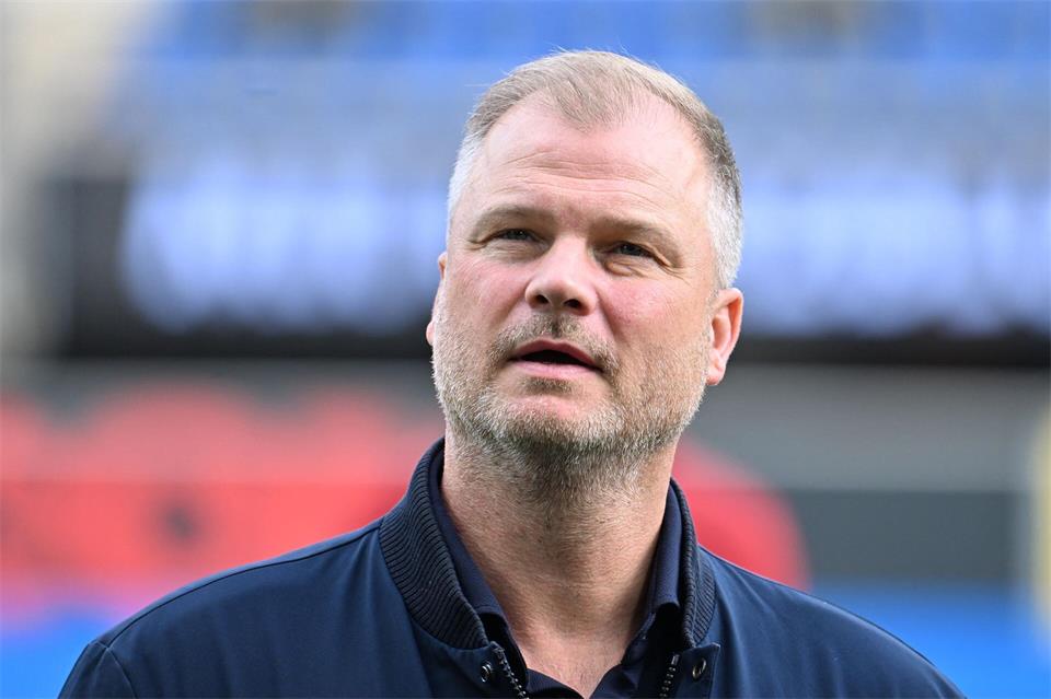 VfB-Sportvorstand Fabian Wohlgemuth hofft auf einen erfolgreichen Auftritt in Bratislava. (Archivbild)Swen Pförtner/dpa