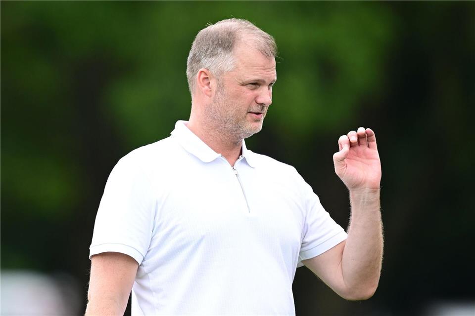 VfB-Sportvorstand Fabian Wohlgemuth ist seit Wochen in Gesprächen mit dem VfL Wolfsburg. (Archivbild)Bernd Weißbrod/dpa