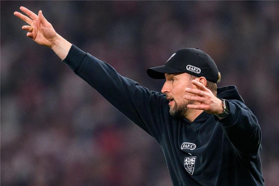 VfB-Trainer Sebastian Hoeneß möchte seine Stuttgarter in die Champions League dirigieren. (Archivbild).Tom Weller/dpa
