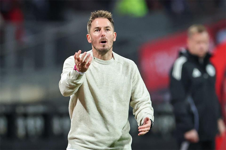 VfL-Trainer Strobl hat Redebedarf nach dieser Partie.Daniel Karmann/dpa
