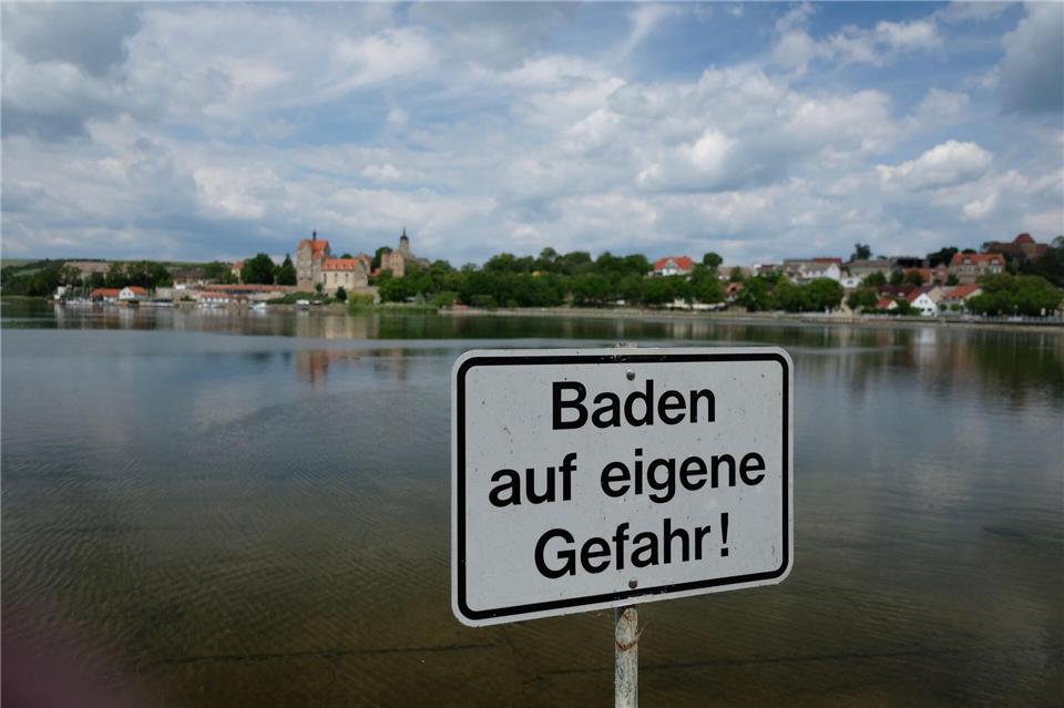 Vibrionen sind natürlicherweise in Süß-, Brack- und Salzwasser vorkommende Bakterien. Mit sommerlicher Hitze steigt das Risiko für Vibrionen-Infektionen. (Symbolbild)Sebastian Willnow/dpa-Zentralbild/dpa