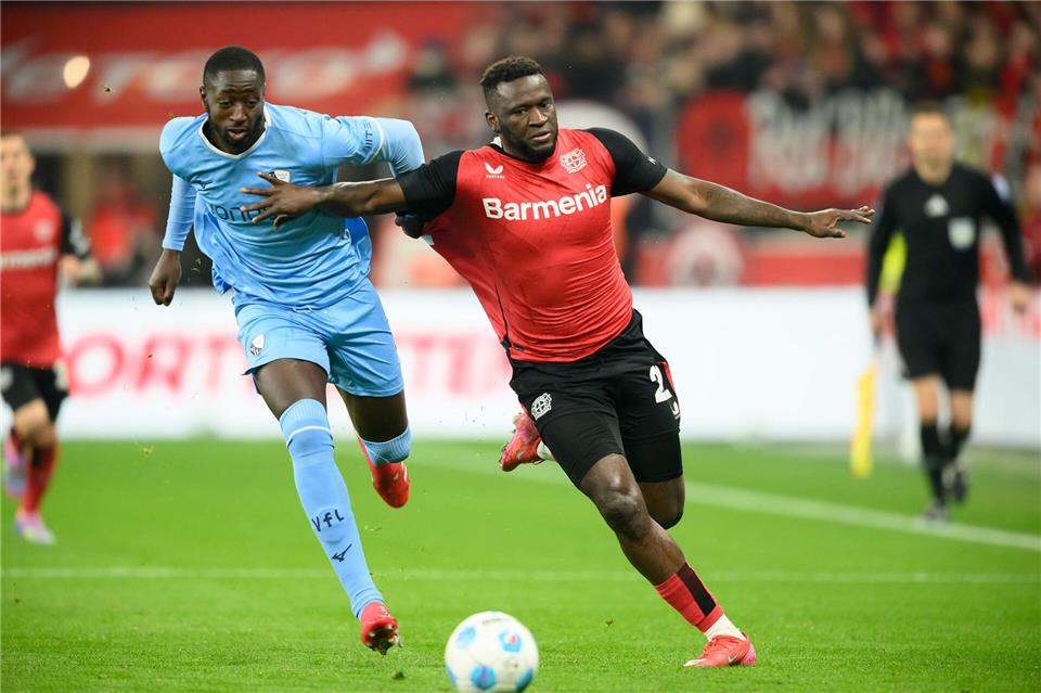 Victor Boniface (r.) von Bayer 04 Leverkusen. (Archiv)Anke Waelischmiller/dpa