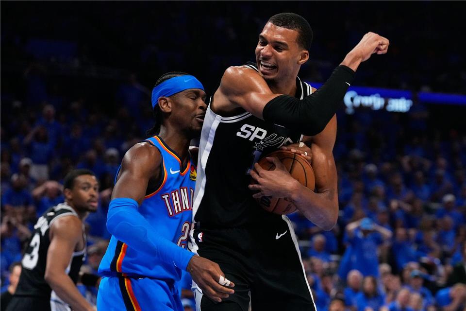 Victor Wembanyama stach Liga-MVP Shai Gilgeous-Alexander aus.Tony Gutierrez/AP/dpa