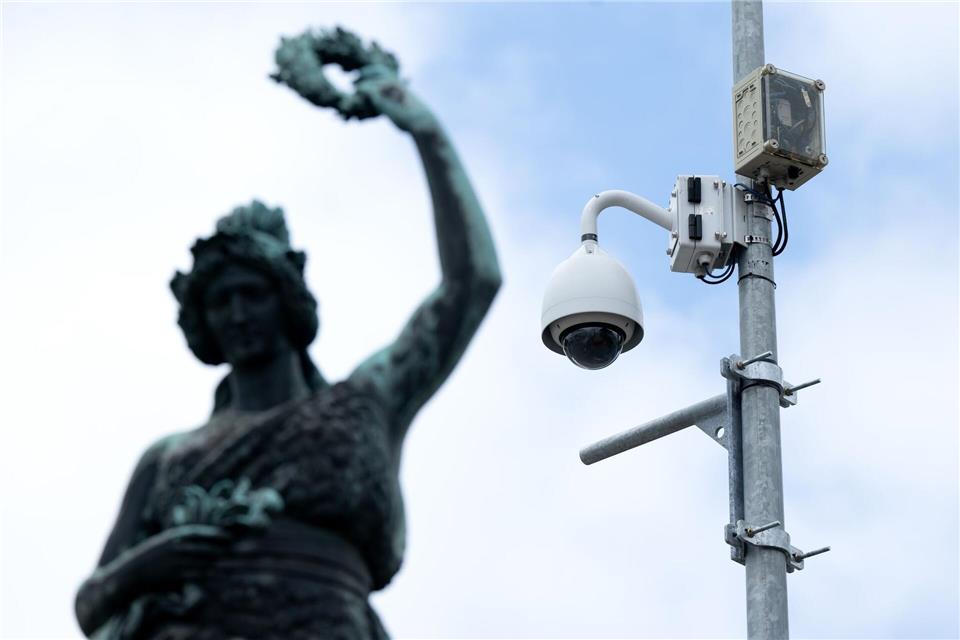 Videoüberwachung ist schon lange Alltag in Bayern – die Zahl der Kameras ist deutlich gestiegen in den vergangenen Jahren. (Symbolbild)Sven Hoppe/dpa