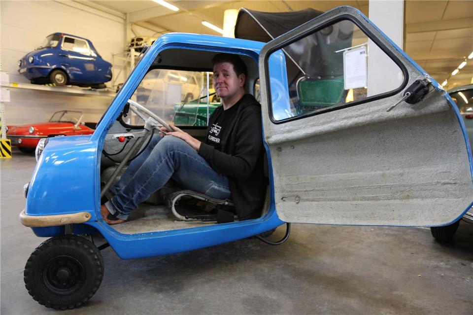 Viel Beinfreiheit gibt es im Peel P50 nicht.Benjamin Müller/dpa