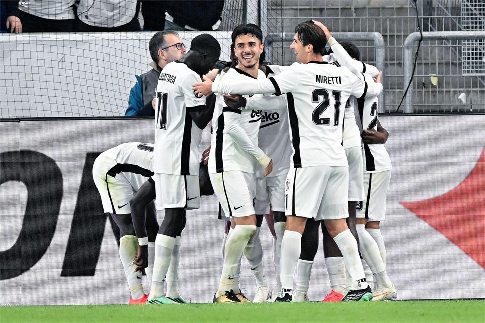 Viel Grund zum Jubeln: Besiktas bei der TSG Hoffenheim.Uwe Anspach/dpa