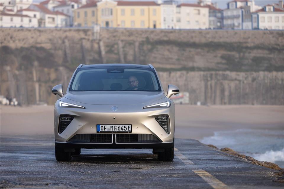 Viel Platz, aber ein konventionelles Interieur: der MGS6 EV soll zu Preisen ab 49.990 Euro erhältlich sein.Tibault Chevalier/MG Motor Deutschland GmbH/dpa-tmn