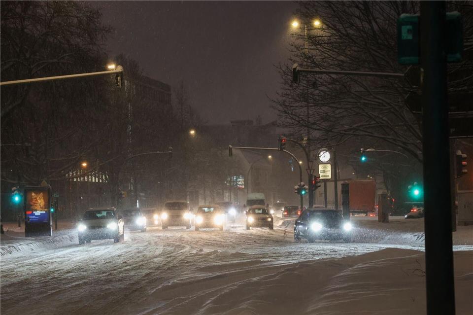 Viel Schnee am Morgen in Hamburg. Christian Charisius/dpa
