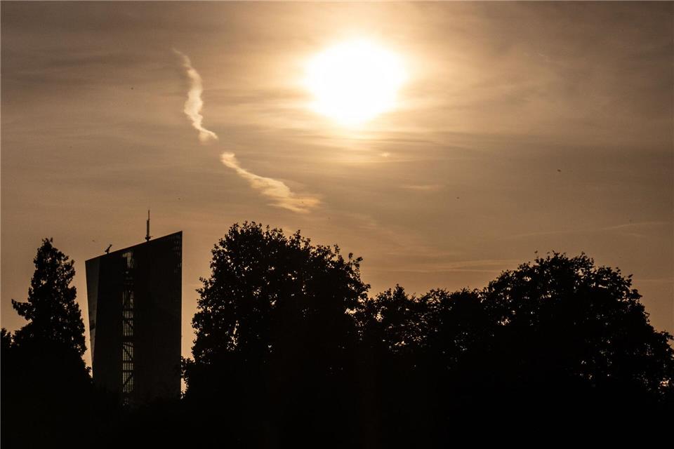 Viel Sonne, aber auch Wolken sind für Hessen vorhergesagt. (Archivbild)Boris Roessler/dpa