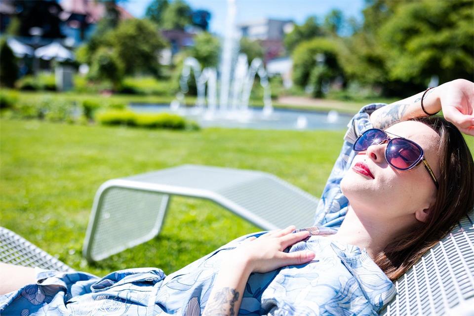 Viel Sonne bei bis zu 32 Grad - so lässt sich der Tag aushalten. (Symbolbild) Laszlo Pinter/dpa