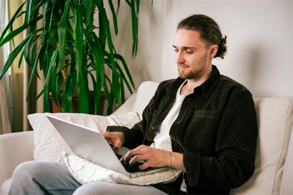 Viel Speicher oder mehr Datenschutz? Stiftung Warentest hat kostenlose und kostenpflichtige E-Mail-Anbieter verglichen.Nico Tapia/dpa-tmn