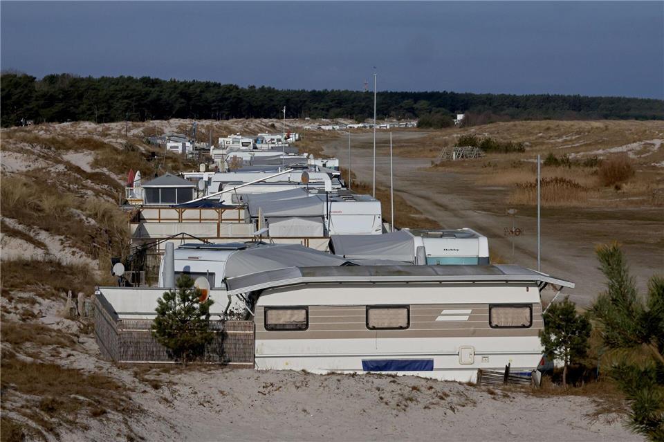 Viel Streit um den idyllischen Dünen-Campingplatz an der Ostsee in Prerow.  Bernd W�stneck/dpa