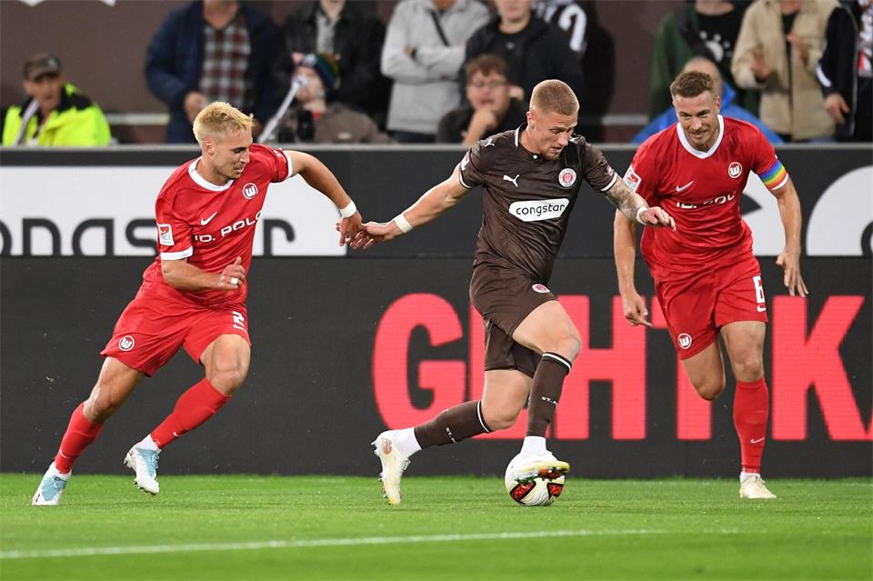 Viel Tempo, viel Unterhaltung: der FC St. Pauli und der VfL Wolfsburg boten einiges. Daniel Bockwoldt/dpa
