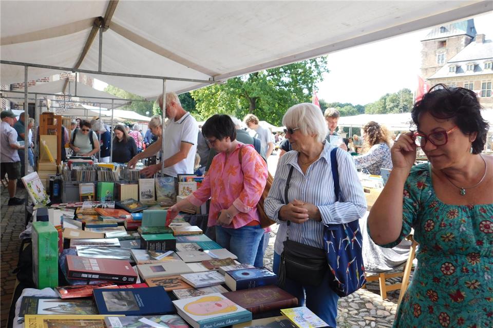 Viel zu entdecken gab es auf dem Büchermarkt in Raesfeld.