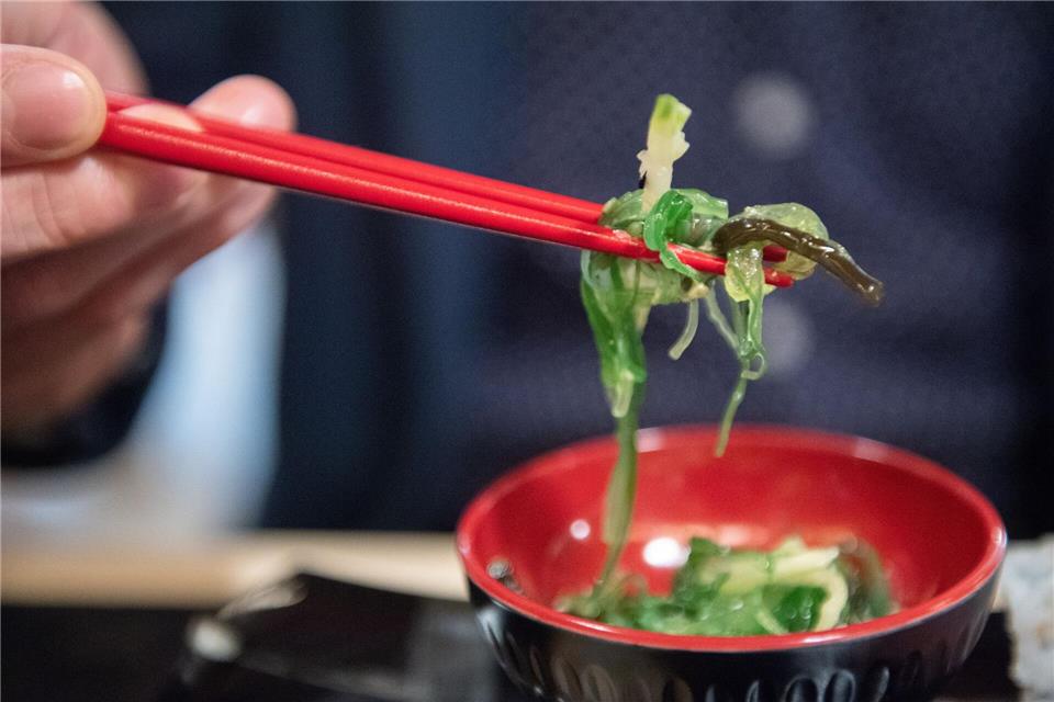 Viele Algenprodukte bieten keine klaren Angaben zum Jodgehalt: Verbraucher erhalten oft keine Orientierung zur sicheren Verzehrmenge.Andrea Warnecke/dpa-tmn