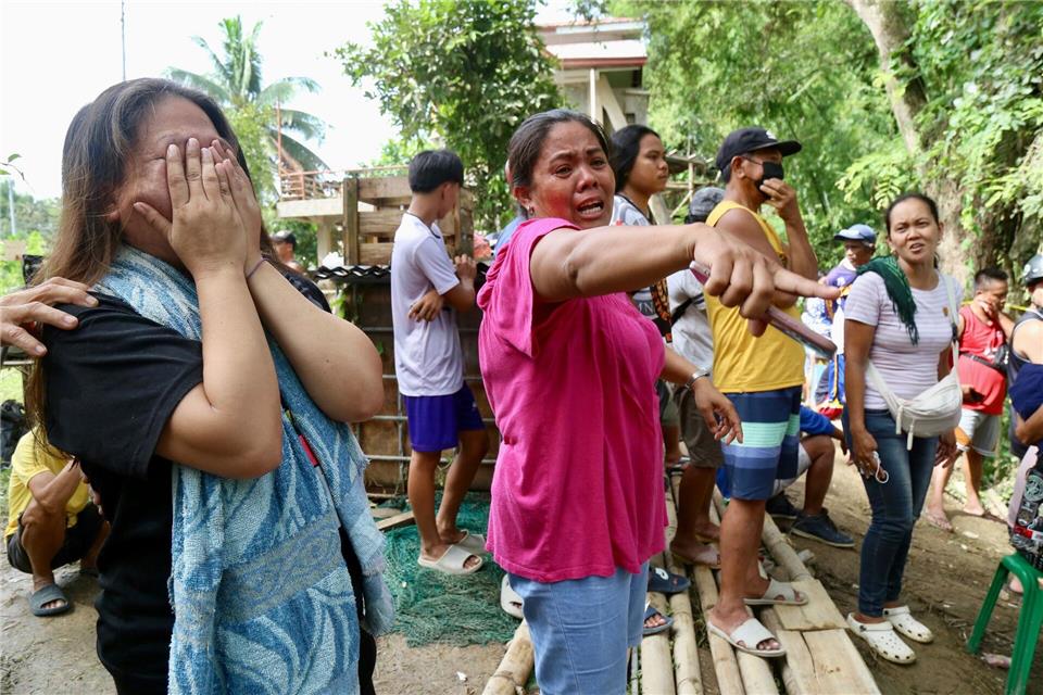 Viele Angehörige sind völlig verzweifelt.Jacqueline Hernandez/AP/dpa