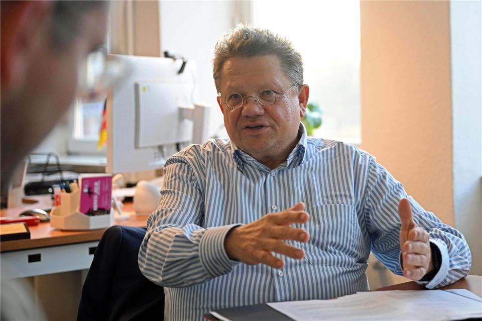 Viele Anliegen könnten auch ohne persönlichen Kontakt zum Arzt gelöst werden, sagt Niedersachsens Gesundheitsminister. (Archivbild)Shireen Broszies/dpa