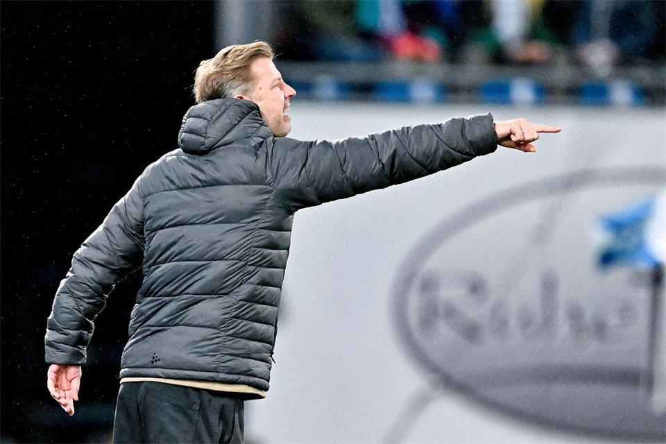 Viele Anweisungen für die Lilien-Profis: Trainer Florian Kohfeldt.Uwe Anspach/dpa