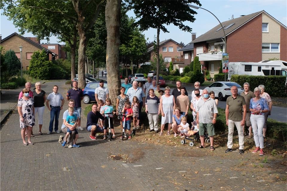 Viele Anwohner des Südrings in Raesfeld wünschen sich einen Rückschnitt oder die Entfernung der Platanen. Die Bäume seien zu groß, so die Kritik.