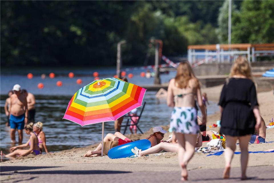 Viele Badeseen in NRW bieten Abkühlung.Christoph Reichwein/dpa
