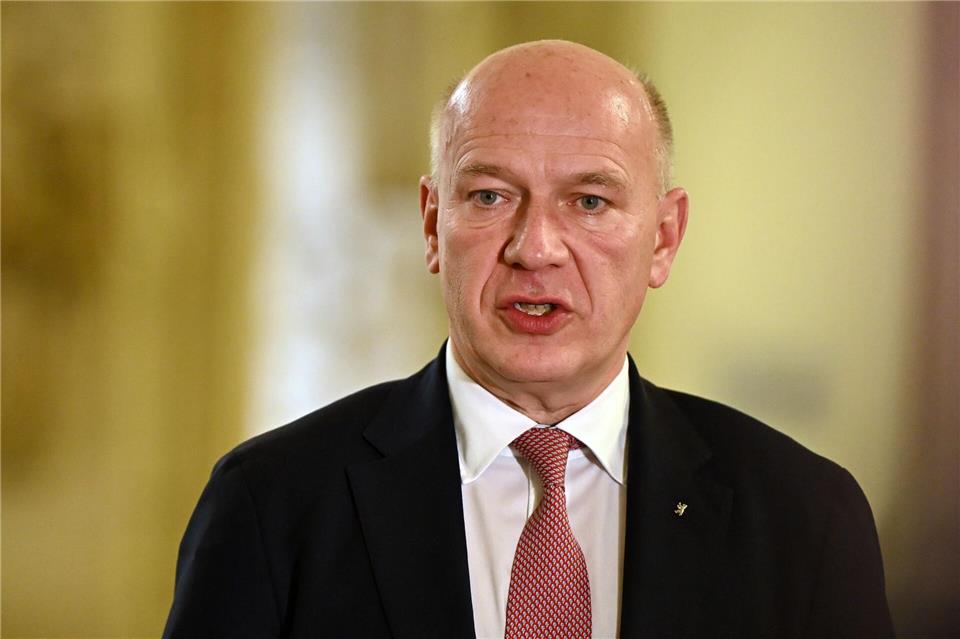 Viele Berliner blicken kritisch auf die Arbeit des Regierenden Bürgermeisters Kai Wegner. (Archivfoto) Lilli Förter/dpa