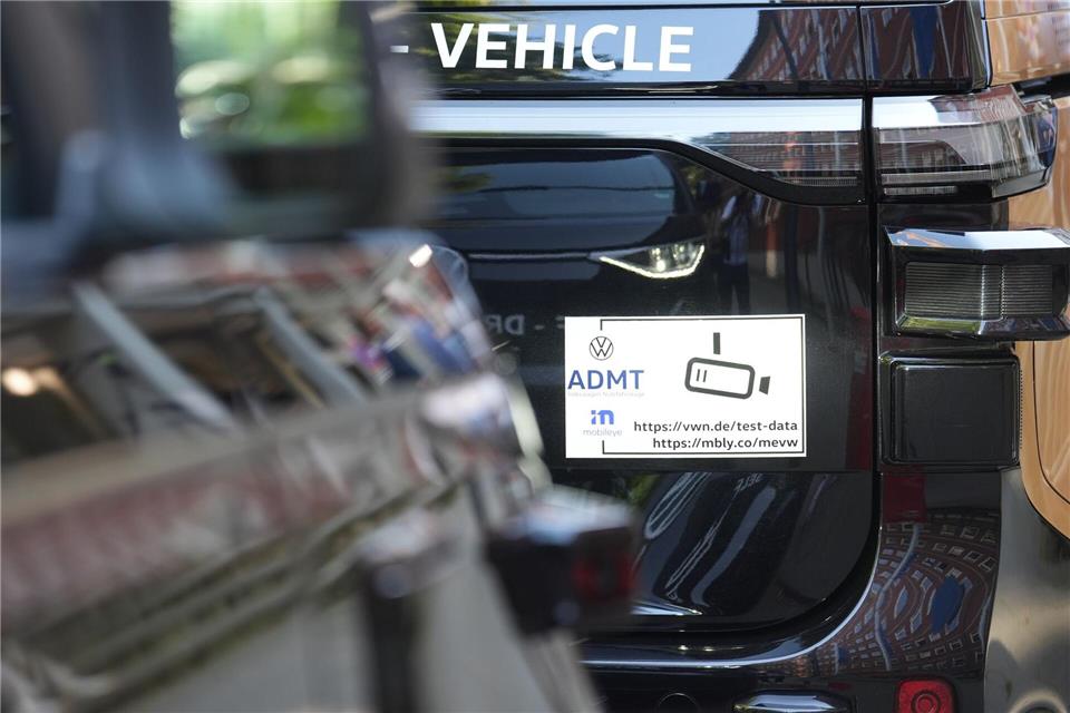 So viele Menschen würden ein selbstfahrendes Auto nutzen Viele Deutsche stehen autonomen Verkehrsmitteln offen gegenüber. (Symbolbild)Marcus Brandt/dpa