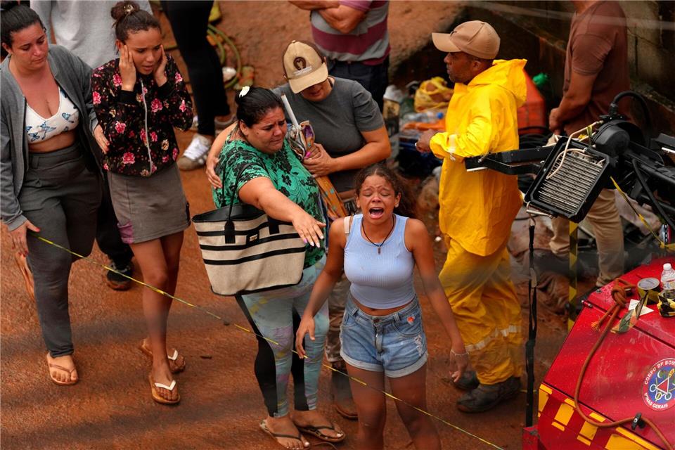 Viele Familien haben ihre Angehörigen verloren.Silvia Izquierdo/AP/dpa