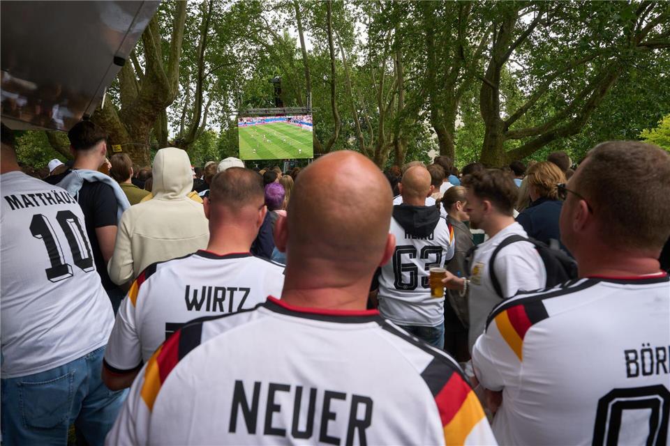 Viele Fans verfolgten das Public Viewing am Deutschen Eck. Thomas Frey/dpa