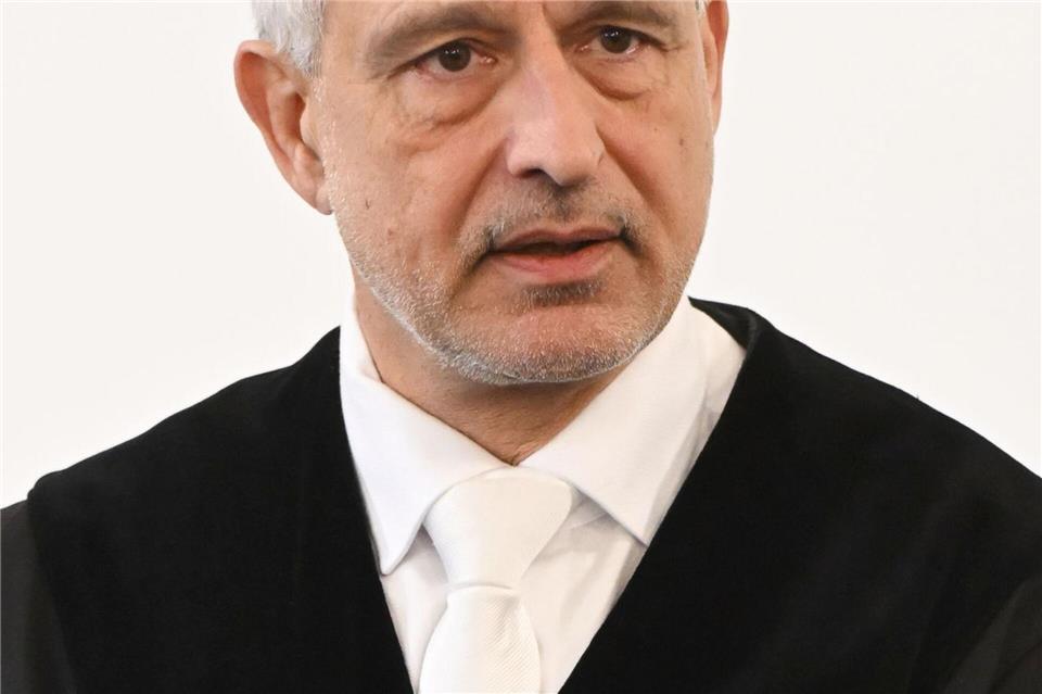 Viele Fragen im Prozess um einen tödlichen Brand in einem Krankenhaus. Uli Deck/dpa