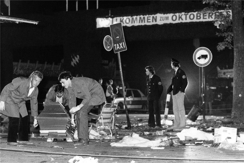 Viele Fragen rund um den Anschlag blieben lange ungeklärt. (Archivbild)Frank Leonhardt/dpa