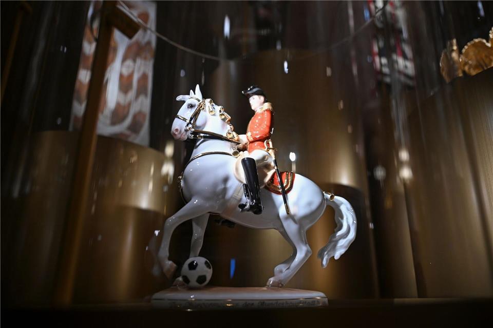 Viele Geschenke sind aus Porzellan. Elisa Schu/dpa