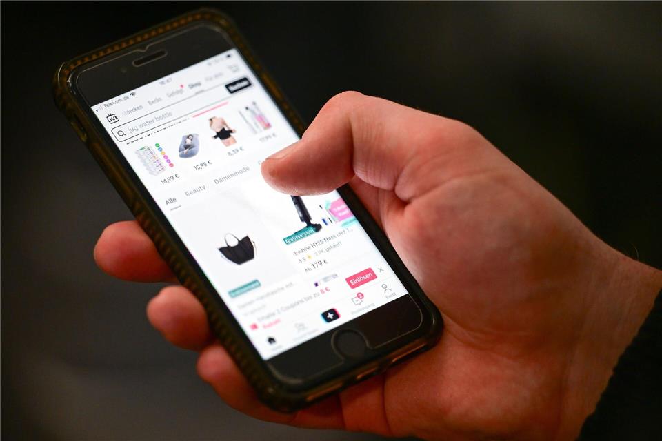 Viele Händler nutzen Künstliche Intelligenz im E-Commerce.picture alliance/dpa