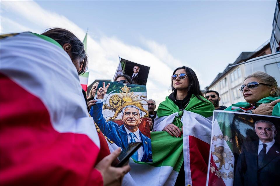 Viele Iraner haben seit 1979 ihre Heimat verlassen. Unter ihnen sind erbitterte Gegner der islamistischen Machthaber. (Archivfoto) Andreas Arnold/dpa