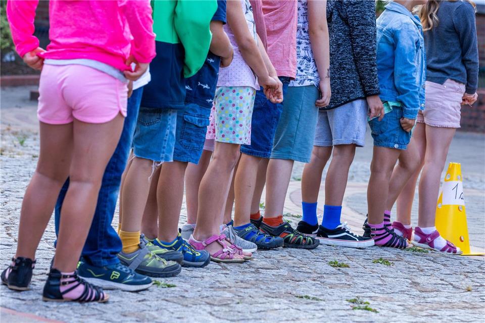 Ferien gehen zu Ende - 14.300 Schulanfänger in MV Viele Kinder bewegen sich zu wenig, stellt die Barmer zum Schulstart in Mecklenburg-Vorpommern fest. (Archivbild)Jens Büttner/dpa