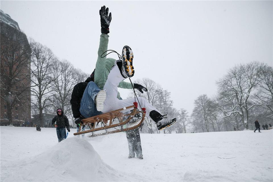 Viele Kinder konnten den Schnee genießen. Christian Charisius/dpa