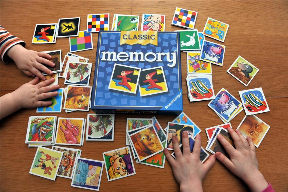 Viele Kinder spielen gerne Memory. Auch gegen einen Gedächtnis-Weltmeister? (Symbolbild)picture alliance / Patrick Seeger/dpa