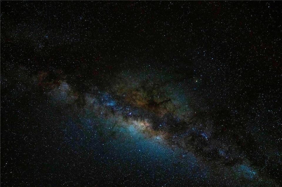 Viele Kinder wachsen nahezu komplett ohne Blick in den Sternenhimmel auf - weil er selten so zu sehen ist wie hier über der Atacama-Wüste.Esteban Felix/AP/dpa