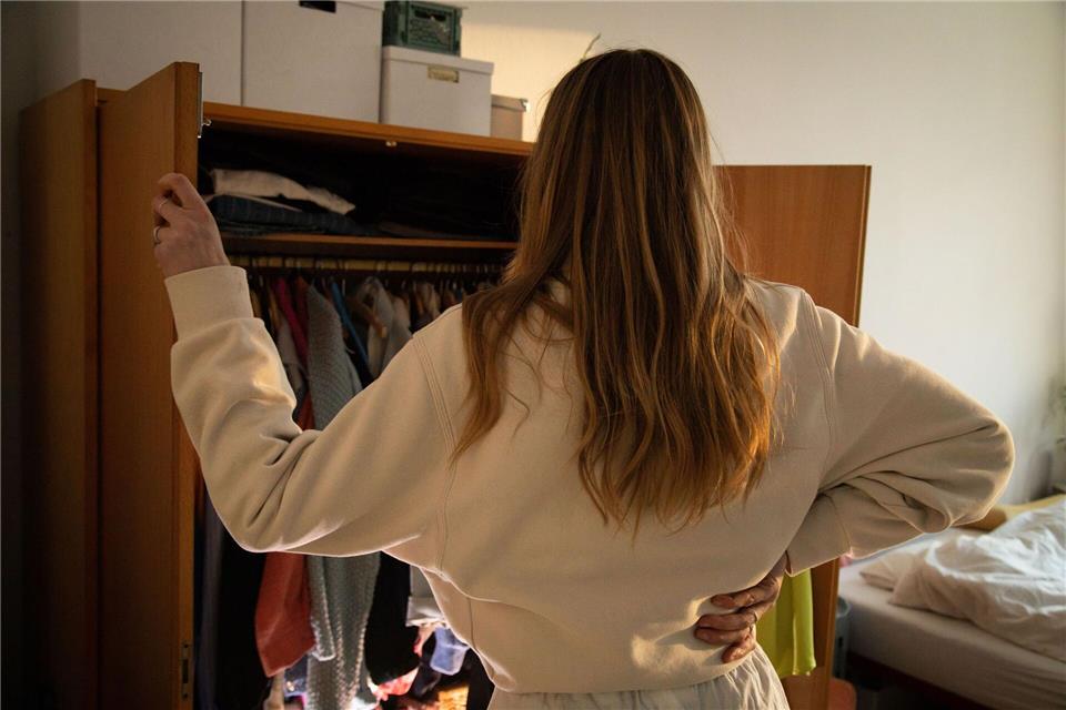 Viele Kleidungsstücke bleiben ungetragen im Schrank – oft, weil sie nicht mehr passen oder sich nicht gut kombinieren lassen.picture alliance / dpa-tmn