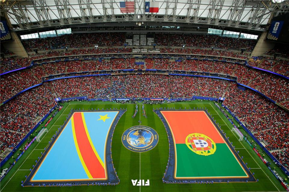 Viele Kongolesen fieberten mit ihrer Mannschaft mit - das Unentschieden gegen Portugal wurde wie ein Sieg gefeiert.Michael Wyke/AP/dpa