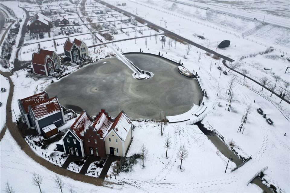 Viele Landschaften sind seit Tagen verschneit - auch in Regionen, in denen das mittlerweile eher selten vorkommt.Lars Penning/dpa