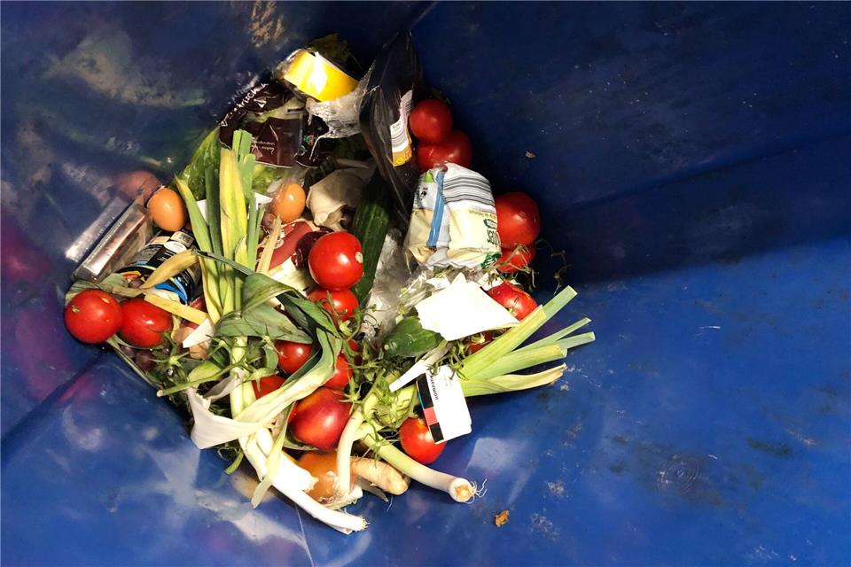 „Zu gut für die Tonne“ - Appell für mehr Nachhaltigkeit Viele Lebensmittel landen in der Tonne, obwohl sie noch genießbar sind. (Archivfoto)Christiane Raatz/dpa-Zentralbild/dpa