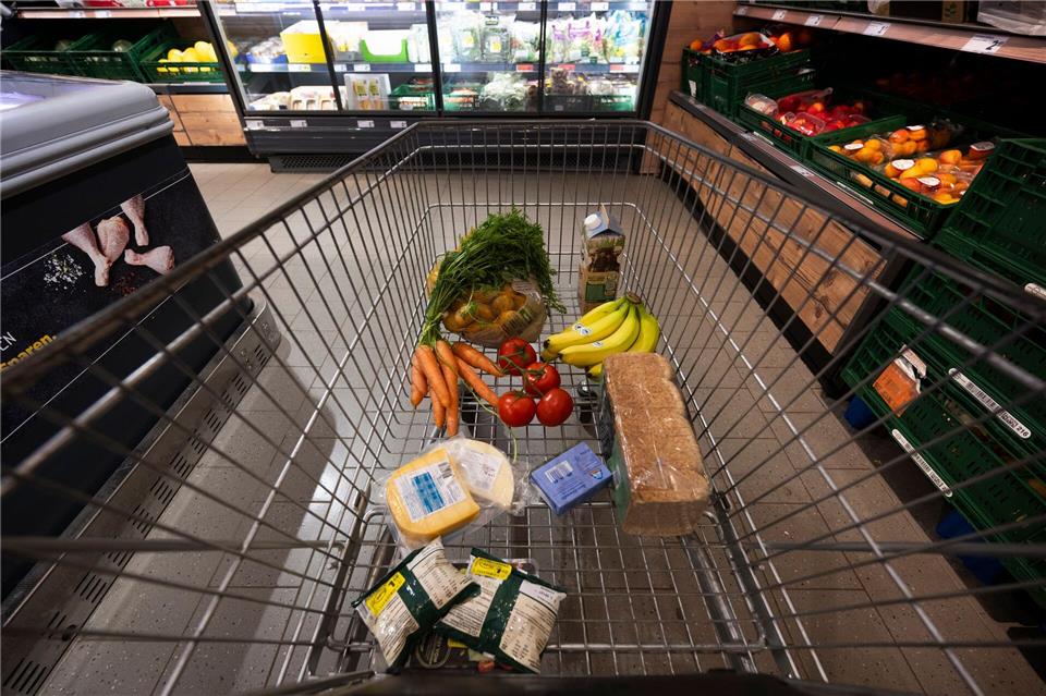 Viele Lebensmittel sind deutlich teurer als in der Vor-Corona-Zeit. (Symbolbild)Philip Dulian/dpa