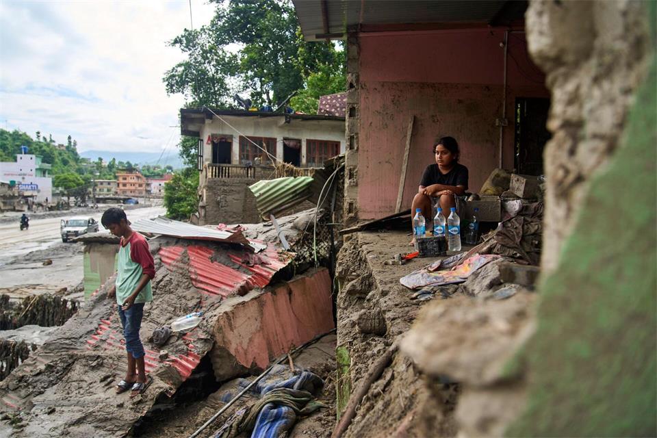 Viele Menschen haben durch die Flut alles verloren. Niranjan Shrestha/AP/dpa